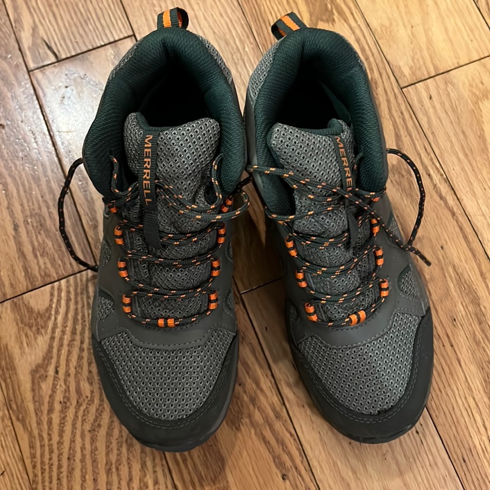 Kids Merrell, hiking boots size 3